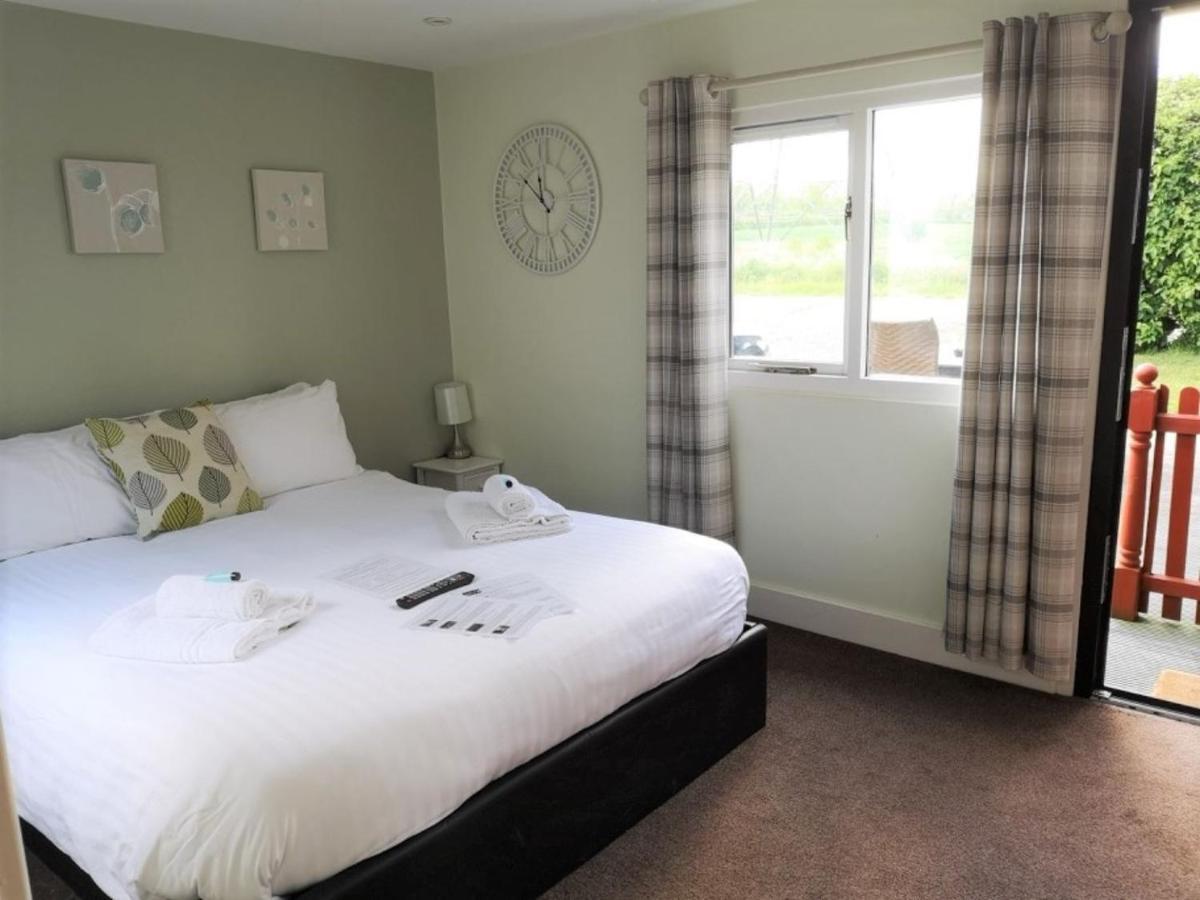 Chalet Cottages Streatley  ภายนอก รูปภาพ